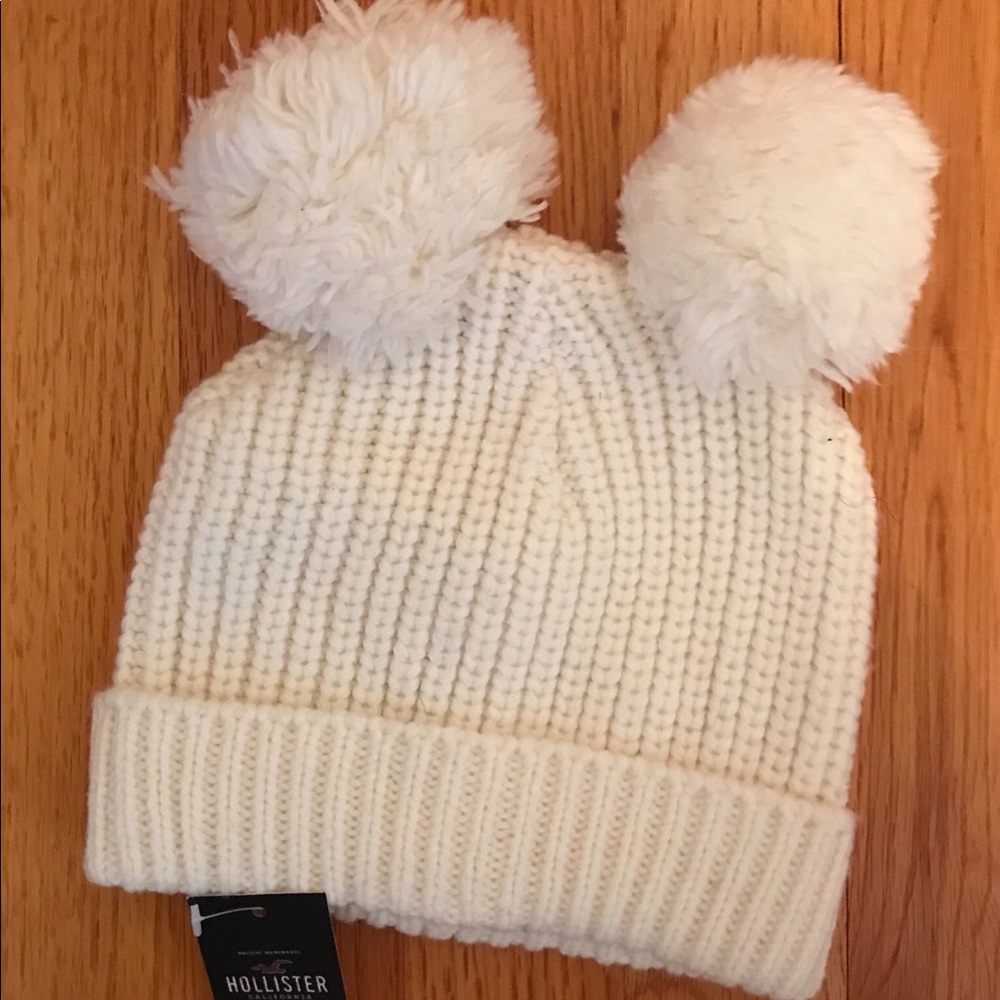 Hollister Cream knit beanie